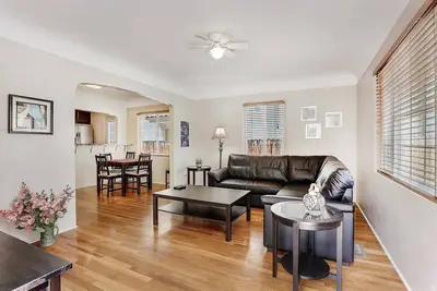 Image de Tingly Beach Hide-A-Way, Trails, Coffee Shops, Brew Pubs, Night Entertainment