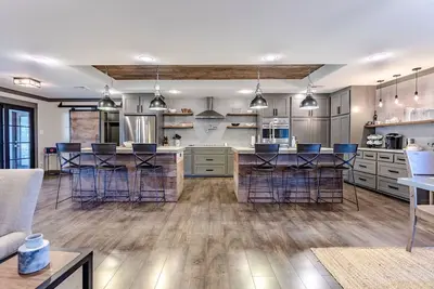 Image de \"Bachelor Pad\" de Fixer Upper de la saison 3