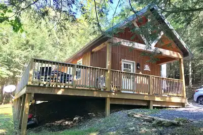 Image de Escapade relaxante - Profitez d'un bain Ă remous dans les bois