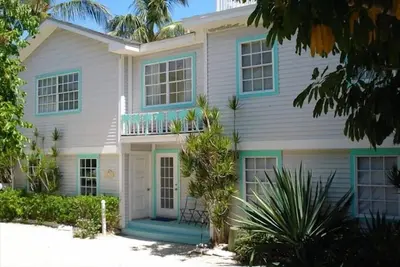 Image de Captiva - Pool Home - Pas à la plage et la baie. 3ème propriété de la plage.