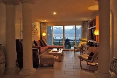 Image de Condo moderne à couper le souffle, cadre océanique impressionnant sur la côte nord, Miramar 102,