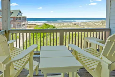 Image de Tranquil Oceanfront Condo, Rodanthe - Piscine et ascenseur du complexe hôtelier, promenade de la plage