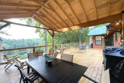 Image de Bear Mountain Lodge: 5 minutes de Gatlinburg, Pigeon Forge; Bain à remous, salle de jeux