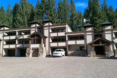 Condo de ski Squaw Valley - Le ski d'hiver à son meilleur! Marchez jusqu'aux ascenseurs.