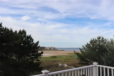 Image de Vues sur l'océan, maison plus récente, à quelques pas de la plage de Kinney Shores