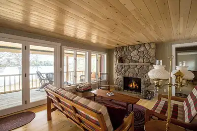 Image de Beau chalet privé au bord du lac