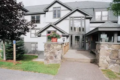 Image de Idéal pour les familles! À quelques minutes des pistes avec toutes les commodités!