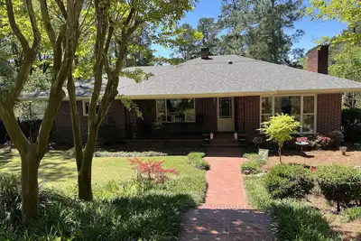Image de 2020 Masters Rental. Piscine \"Hydrangea Hill\". North Augusta- 8 couchages. 4 / 6-4 / 12