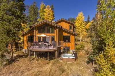 Image de Isolé 4br + 2 Salon / 5. 5 Bath Home sur le parcours de golf Keystone