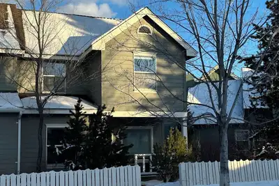 Image de McKay Park Retreat à quelques pas de la rivière Deschutes, à vélo jusqu'à Old Mill ou au centre-ville