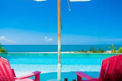 Image de Luxueux Beach Front Villa avec piscine - Out of the Villa Blue