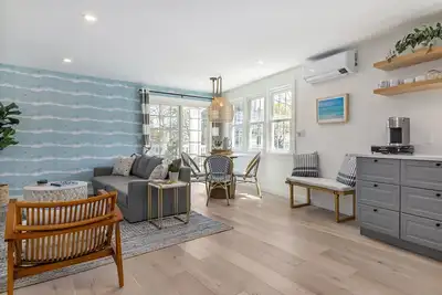 Image de Une collection de 4 suites «beach chic». Centre de la ville. Marcher partout