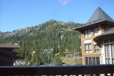 Image de Le village à Squaw Valley, 2 chambres, 2 salles de bain, Condo à louer