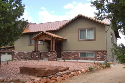 Image de Belle maison et propriété! Des vues à couper le souffle de chaque pièce! 2 options de location!