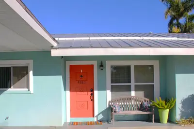 Image de Front de mer tropical / Piscine chauffée / Quai et ascenseur, Pêche, Foyer, Animaux acceptés