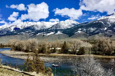 Image de Une vue imprenable sur la majestueuse rivière Yellowstone!