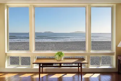 Image de Summer Getaway Beach House, cuisine de luxe, chambres confortables, conseils, kayaks, vues!
