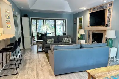 Image de 3 chambres / 3 salles de bains Sparrow Pond Cottage, près de la plage et de la piscine communautaire