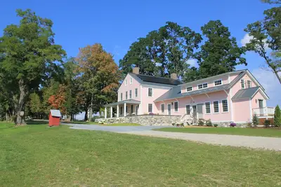 Image de Grande et luxueuse ferme - proche de la ville et du collège!