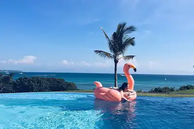 Image de Belle nouvelle maison de luxe avec piscine magnifique et une vue imprenable