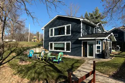 Image de Maison de lac de charme sur le magnifique lac de l'indépendance