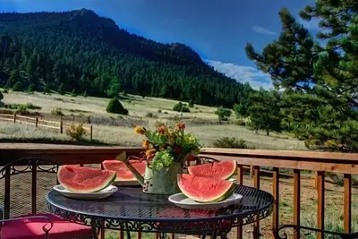 Image de Vues immenses, domaine privé de 15 acres, faune, chalet multifamilial près du Pnmr