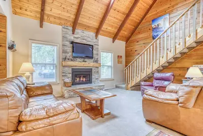 Image de 15 Lupine Lane Capacité jusqu'à 12 et se trouve entre le Sharc et Fort Rock Park!