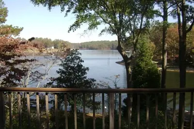 Image de Belle énorme Lakefront Maison *** Vérifiez calendrier de disponibilité ***