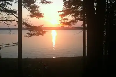 Image de Falconhurst: cachette boisée rustique sur le lac Hamlin