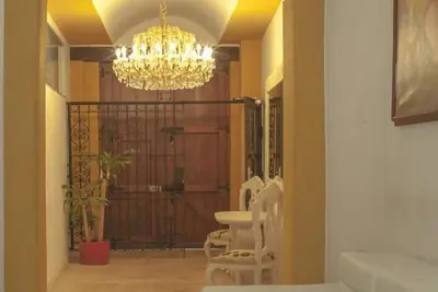 Immense piscine Mansion de luxe dans la ville fortifiée