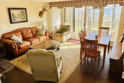 Image de Eagles Court Slopeside Condo, Wifi, marchez vers tout!