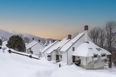 Image de Ski-On / SkiOff @ Sunrise - rénové, sauna, bain à remous - le plus proche de l'ascenseur - WiFi 1gb