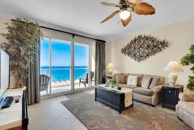 Image de Condo en bord de mer! Belle vue, sur la plage et locations de plage incluses!