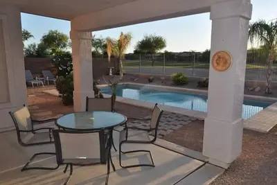 Image de Piscine chauffée privée avec terrain de golf à Johnson Ranch