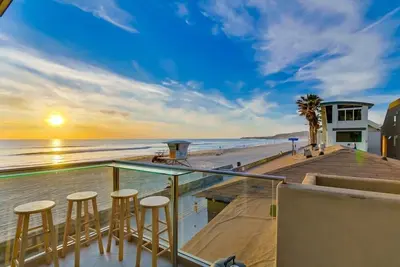 Image de 2 étages + front de mer + climatisation + balcon exclusif
