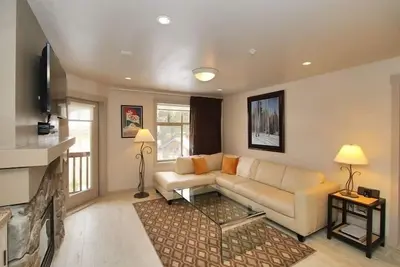 Image de Moderne 2 chambres, 2 salles de bain - Douche à vapeur dans la salle de bain principale, Smart Tv