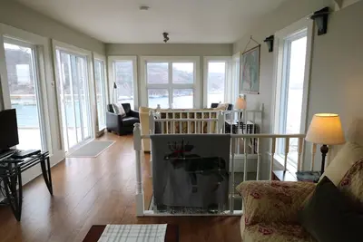 Image de Cliffside Cottage avec l'océan, port, ville et Cliffside Vues