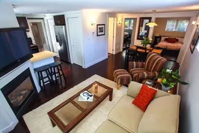 Cette suite moderne, spacieuse et privée à North Vancouver Bc