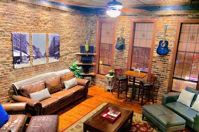 Image de Spacieux Apt World Famous 2nd Ave! Courte promenade vers chaque Honky Tonk & Attraction!