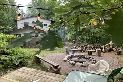 Image de Belle maison près de Marquette Mountain et minutes de tout. Est. 2008.