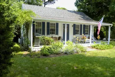 Image de Edgartown Guest Cottage-à pied des restaurants et des boutiques