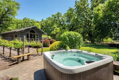 Cottage privé sur 4 hectares de vignes et de chênes
