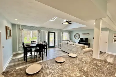 Image de Cottage récemment mis à jour dans un excellent emplacement - À distance de marche