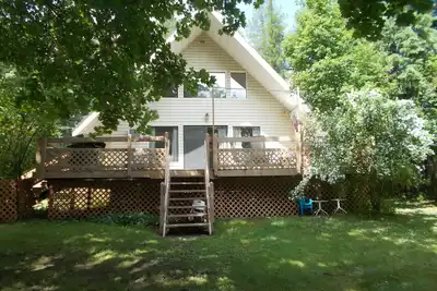 Image de Savage Lake Lodge. Waterfront / Waterfalls 3bd / 2ba Sleeps 12+