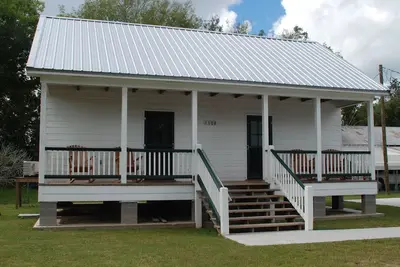 Image de Détendez-vous sur le Bayou dans notre cabine 'Little Cajun'