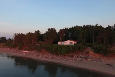 Image de Shangri-La sur le lac Supérieur - Vues incroyables sur le lac, plage de sable blanc pur