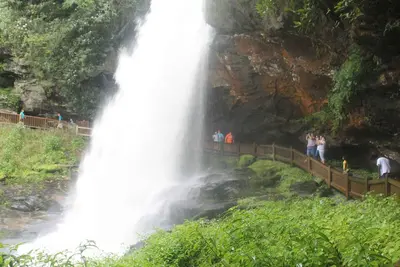 Image de Best of Smokies - Riverfront, Waterfalls, Unforgetable - Got It All - Deal! !