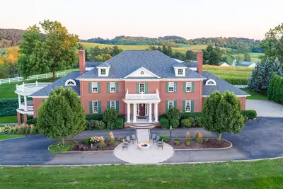 Image de Grand manoir paisible, idéal pour les familles ou les amis avec des vues spectaculaires.