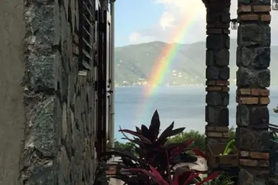 Image de Accès à la plage privée, kayaks, piscine, vues et intimité sur l'East End