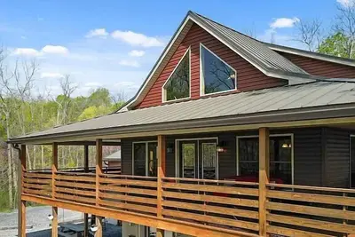Image de Nouvelles visites virtuelles! Holiday Nov & Dec Dates ouvertes! Érable à sucre: Chalets de Raystown